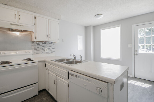 Building Photo - 571 Garnet Dr