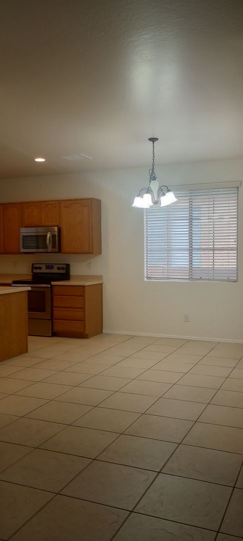 Building Photo - Cute Home Located In The Stoneridge Golf Community