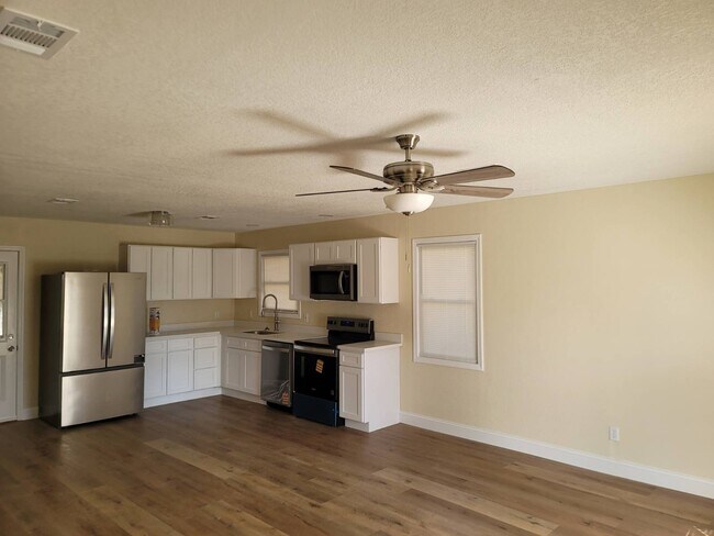 Building Photo - 511 Octave St