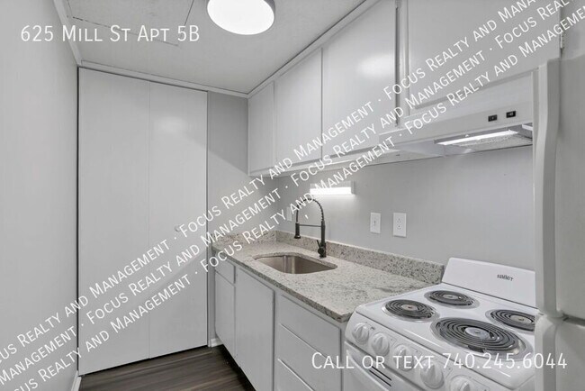 Building Photo - 625 Mill St