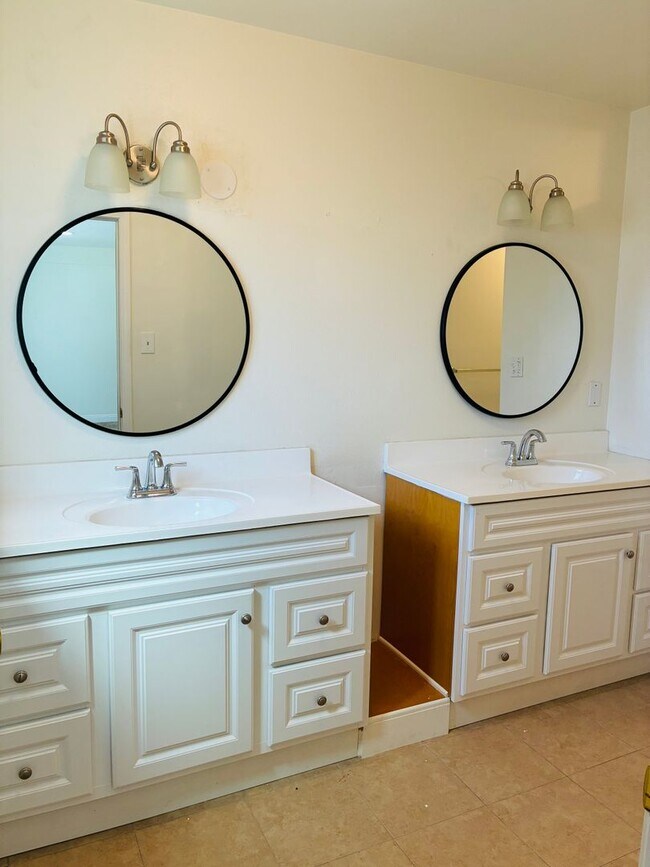 Building Photo - BEAUTIFUL 3 BEDROOM/ 2 BATH- ONE TIME RENTAL