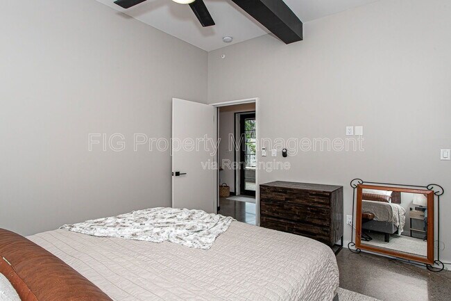 Building Photo - 3415 N Broadway