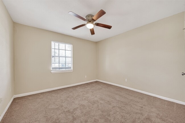 Building Photo - 3927 Prudence Dr