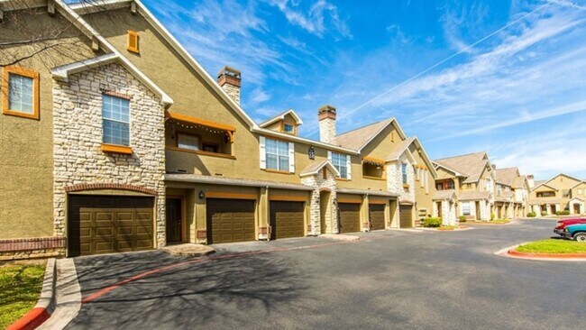 Building Photo - 670 Louis Henna Blvd