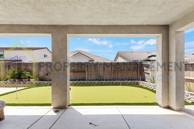 Building Photo - Stunning New 4 Bed / 3 Bath Home | Built i...