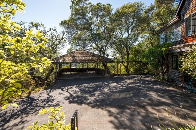 Building Photo - 20 Vista Dr