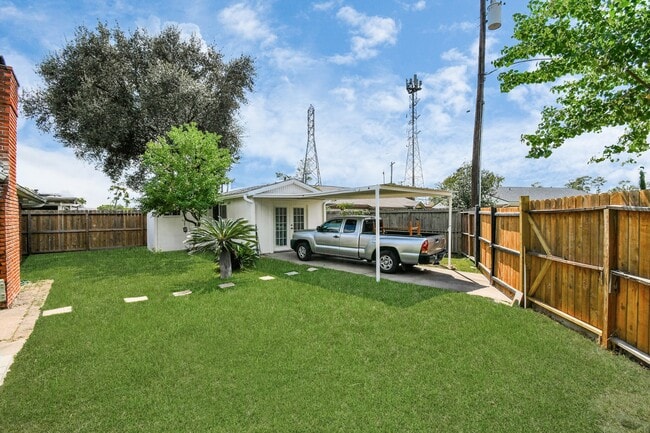 Building Photo - 530 Westshire Dr