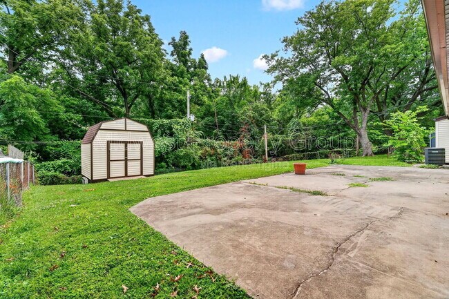 Building Photo - 216 Allen Dr