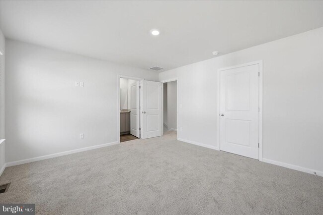 Building Photo - 122 Bowers St