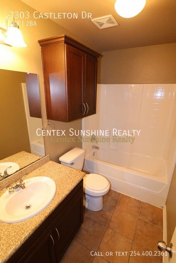 Building Photo - 3303 Castleton Dr