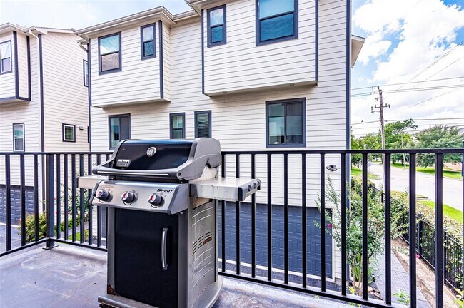 Building Photo - 2510 Chenevert St