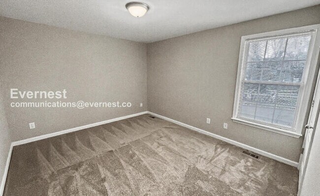 Building Photo - 3 Bed/2 Bath Home with Fenced Yard / Available Now!