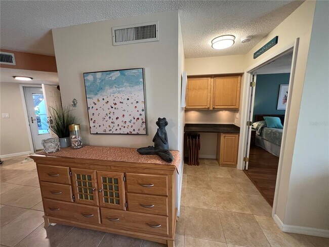 Building Photo - 6100 Bahia Del Mar Cir