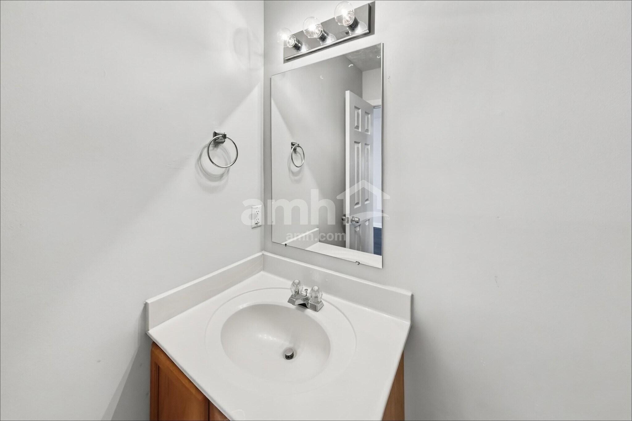 Building Photo - 1316 Roxbury Ct