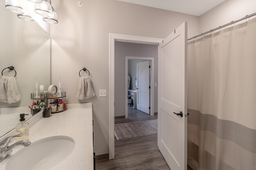 Building Photo - 1570 Stadium Ln