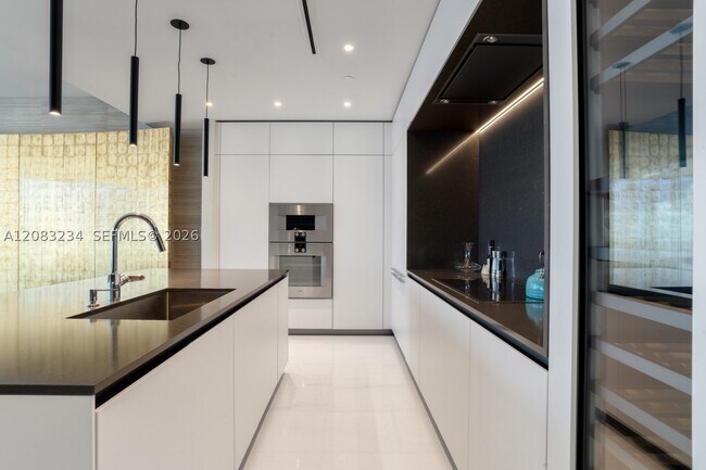 Building Photo - 300 Biscayne Blvd