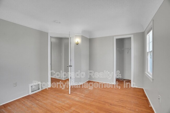 Building Photo - 1405 15th Ave