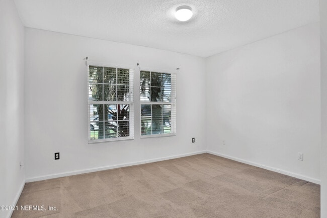 Building Photo - 276 W Adelaide Dr