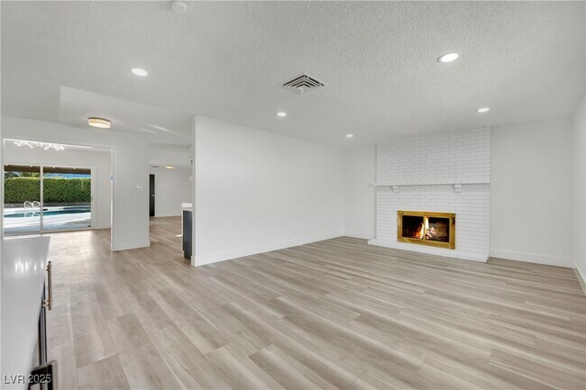 Building Photo - 1501 Strong Dr