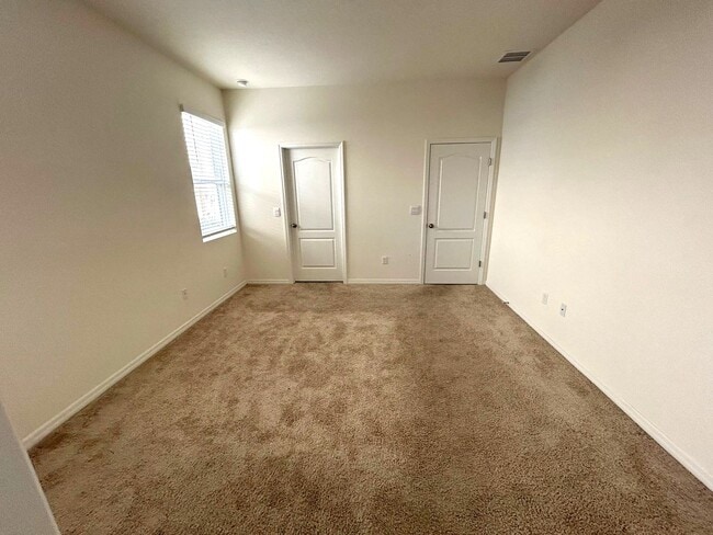 Building Photo - 7604 Oakmoss Loop