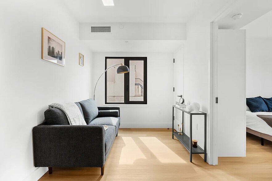 Building Photo - 63 Pitt St