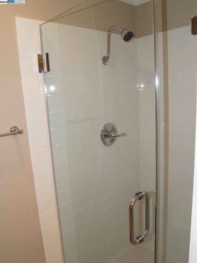 Building Photo - 647 Doral Dr