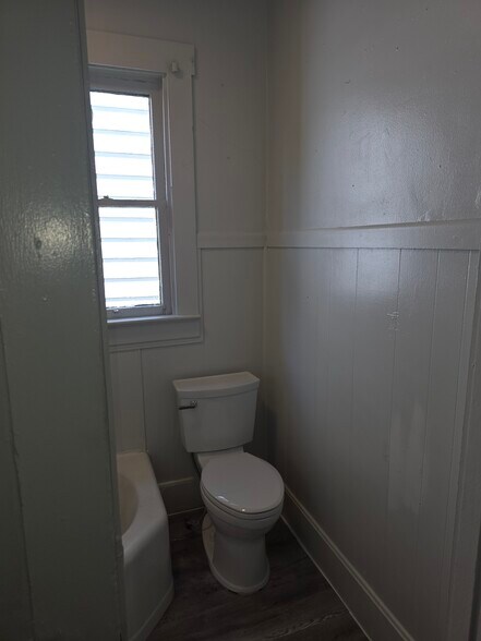 Bath - 211 S Western Ave