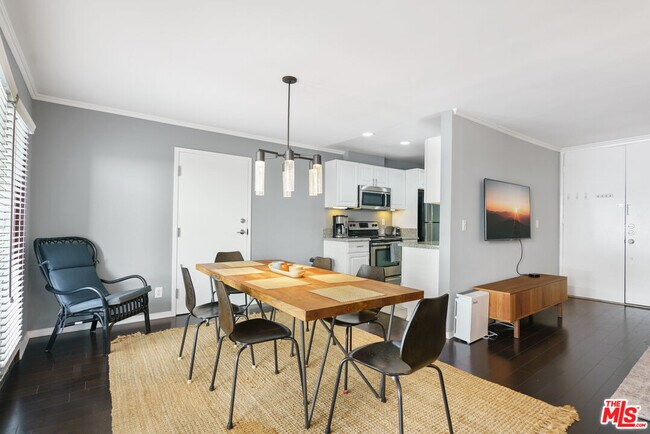 Building Photo - 843 4th St