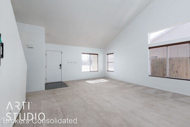 Building Photo - 3 br, 2.5 bath House - 925 Rivers Bend Dr.