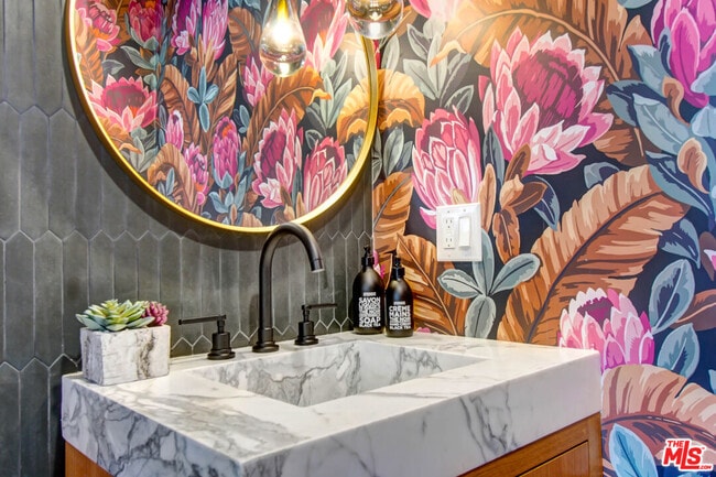 Building Photo - 6440 Rhea Ave