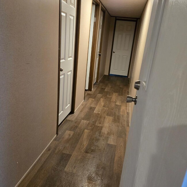 Building Photo - 121 Fountianvue drive LaFontiane indiana 46940