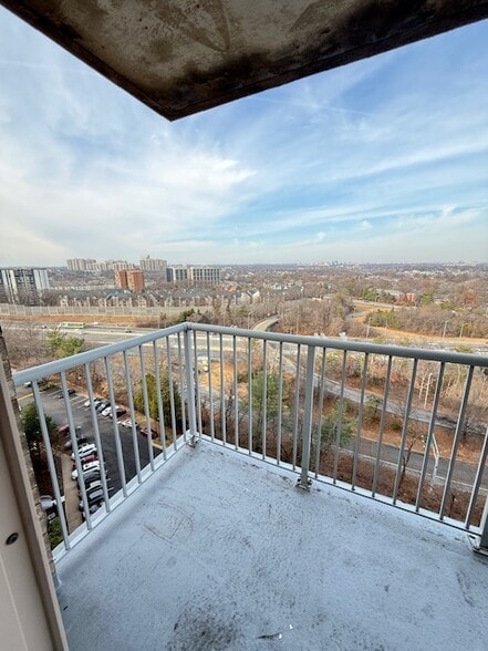 Building Photo - 2500 N Van Dorn St