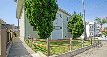 Building Photo - 1900 Rockefeller Ln