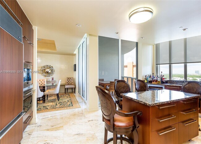 Building Photo - 16001 Collins Ave