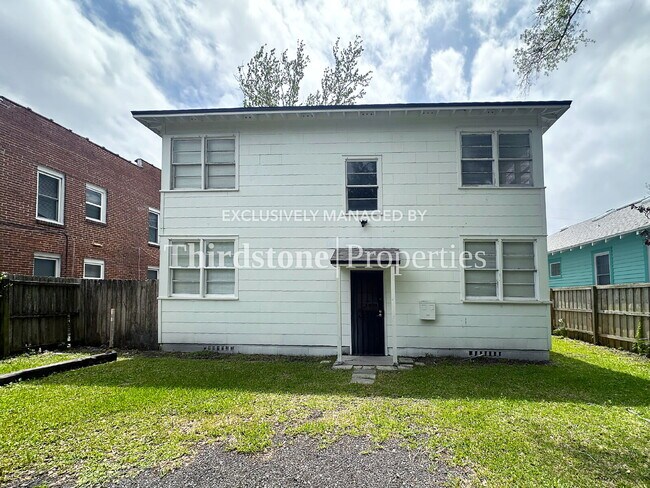 Building Photo - 2659 College St