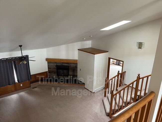 Building Photo - 936 Caribou Dr W