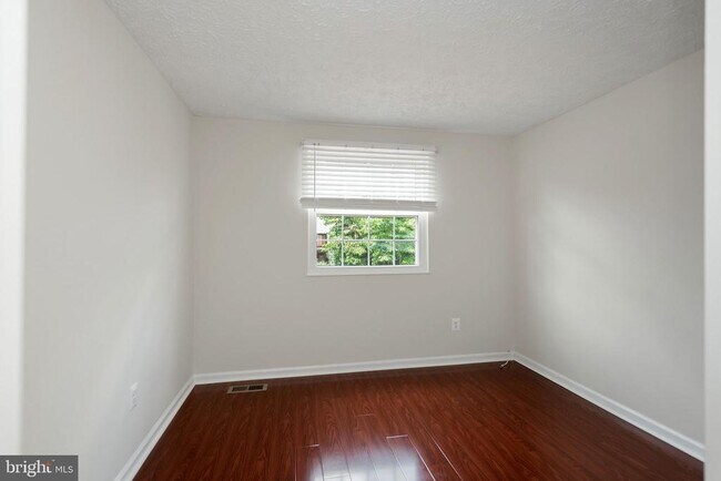 Building Photo - 6324 Lightburn Ct