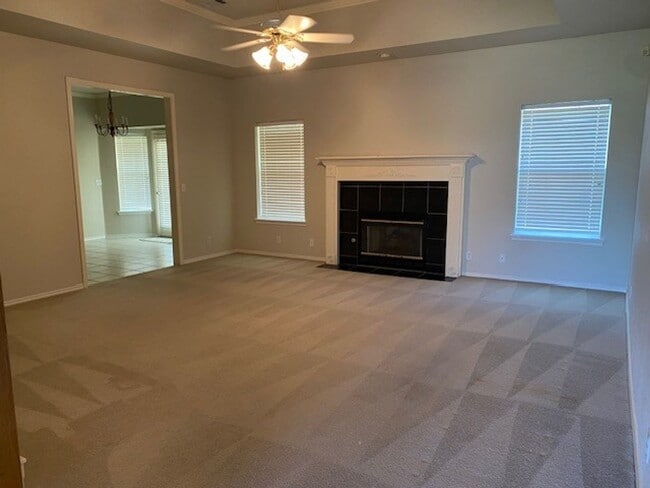 Building Photo - Available Now!!!  Union schools: 4 bedroom...