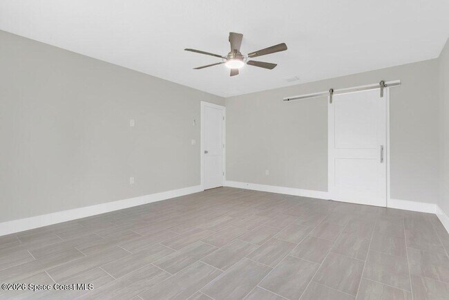 Building Photo - 889 Dunbar St