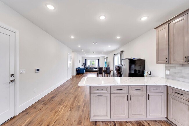 Building Photo - 285 JULIANNE Ter