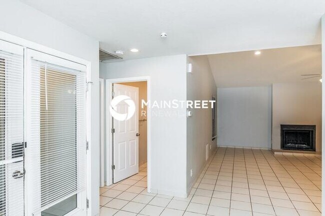 Building Photo - 3 Bedroom Pet-Friendly Home in SARASOTA, FL with Main Street Renewal
