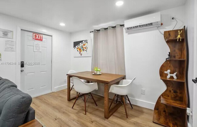 Building Photo - 310 Oregon St