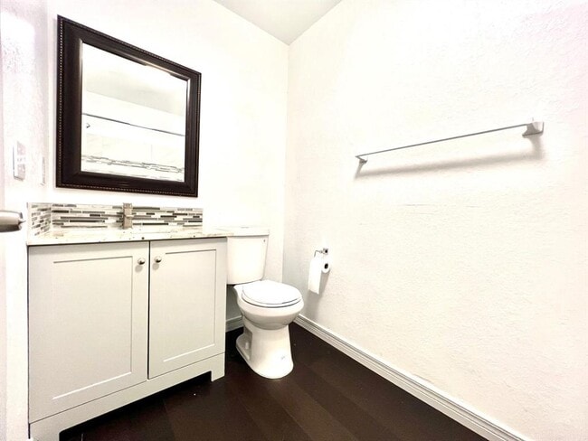 Building Photo - 1242 Chevy Chase Dr