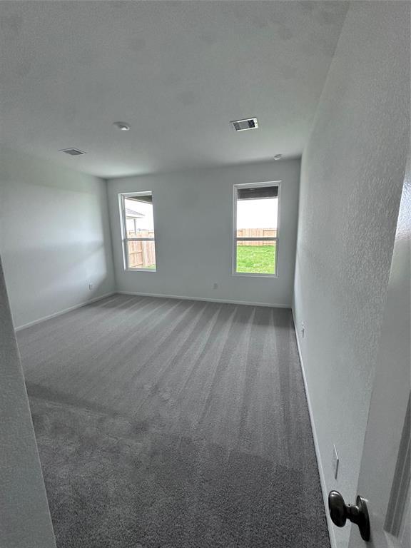 Building Photo - 810 Heaven Dr