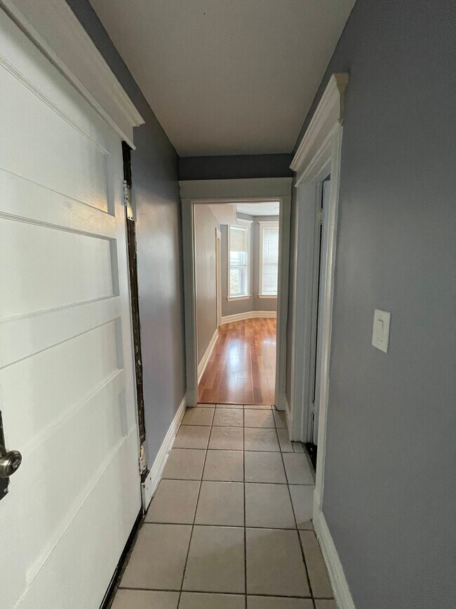 Building Photo - 2532 S Albany Ave