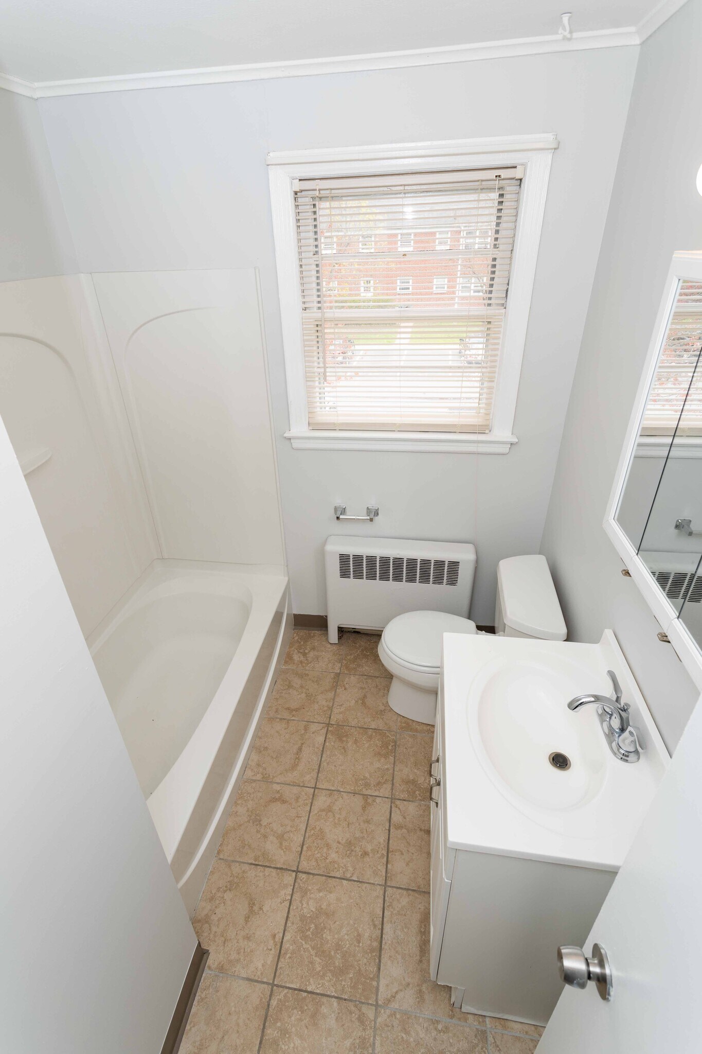 Building Photo - 16 Vera St