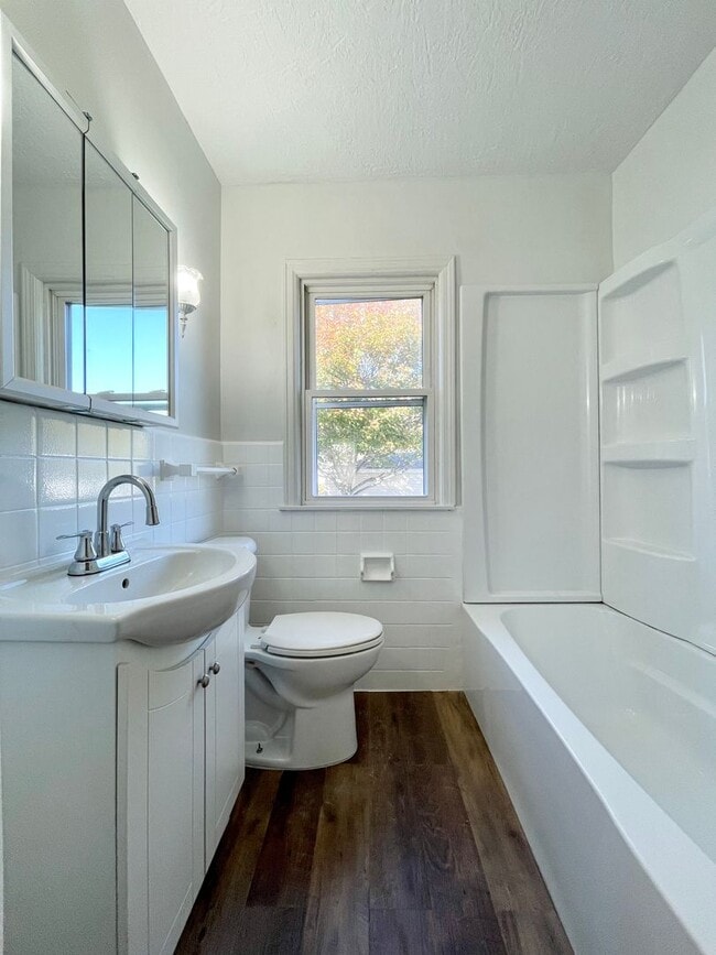 Building Photo - Stunning 4 Bedroom House in Richfield!