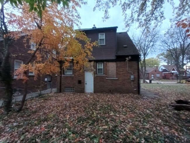 Building Photo - 15857 Evanston St