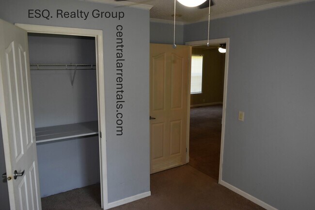 Building Photo - 16801 Cornfield Dr