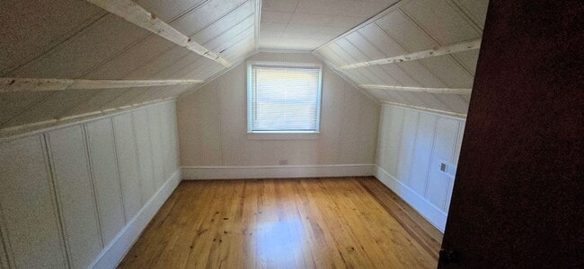 Building Photo - Beautifully Maintained Farm House